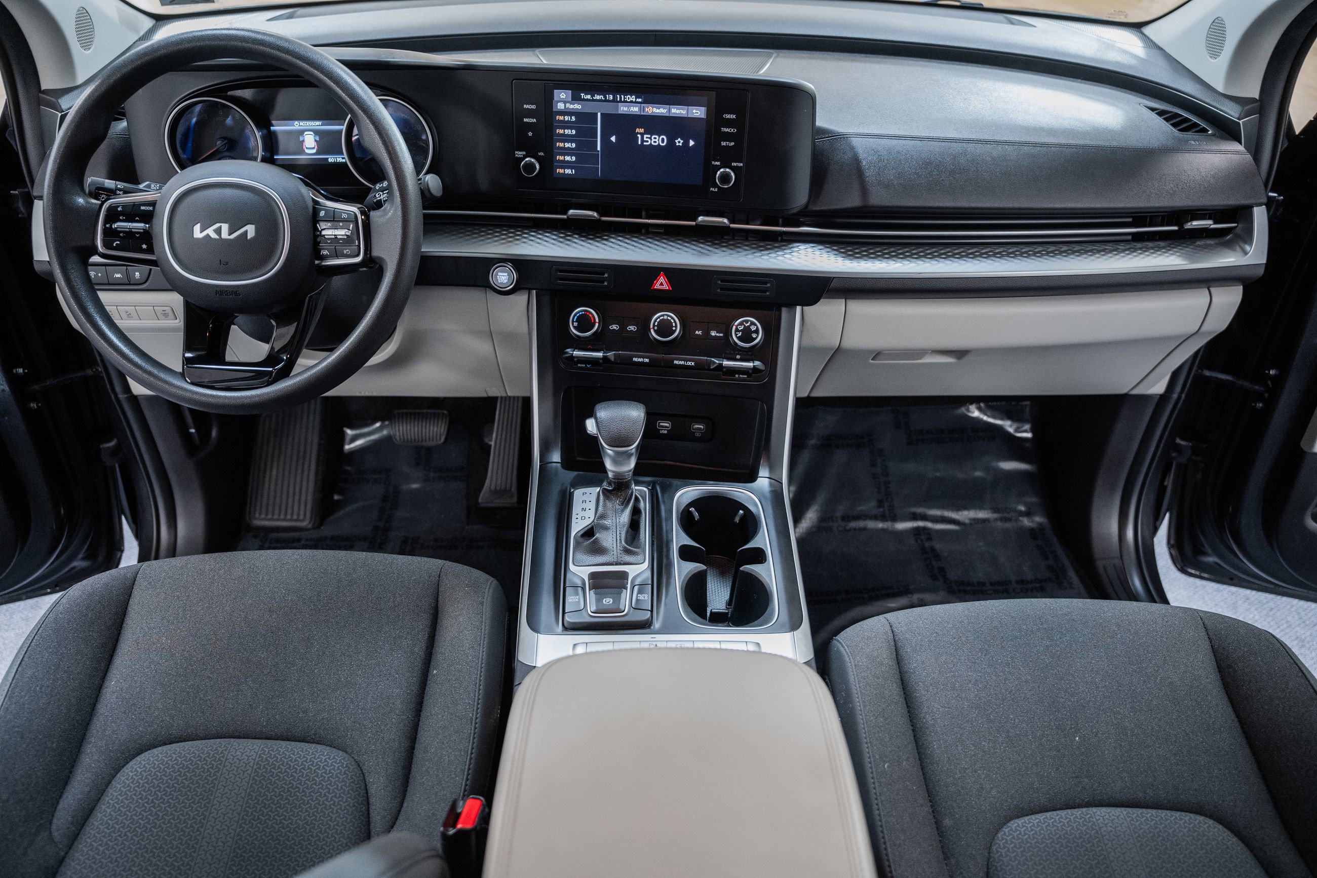 Used 2024 Kia Carnival LX image 21