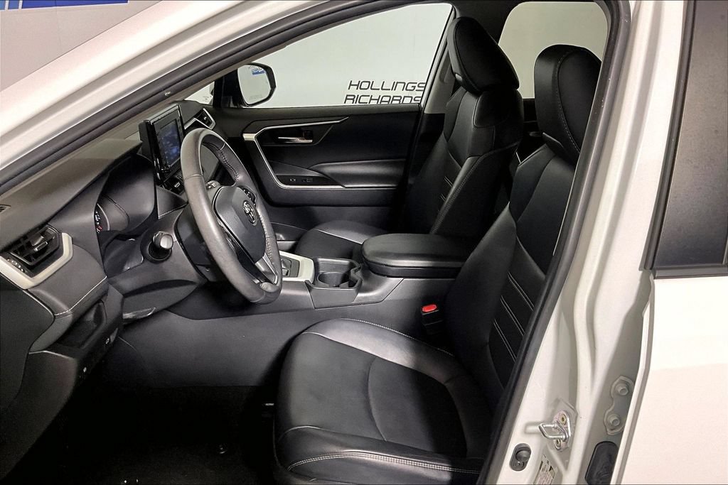 Used 2020 Toyota RAV4 XLE Premium FWD image 20