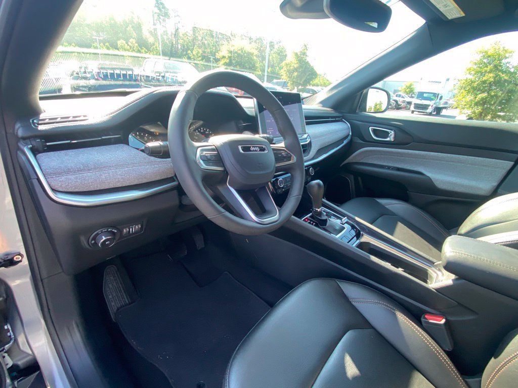 Used 2024 Jeep Compass Latitude AWD/4WD image 9
