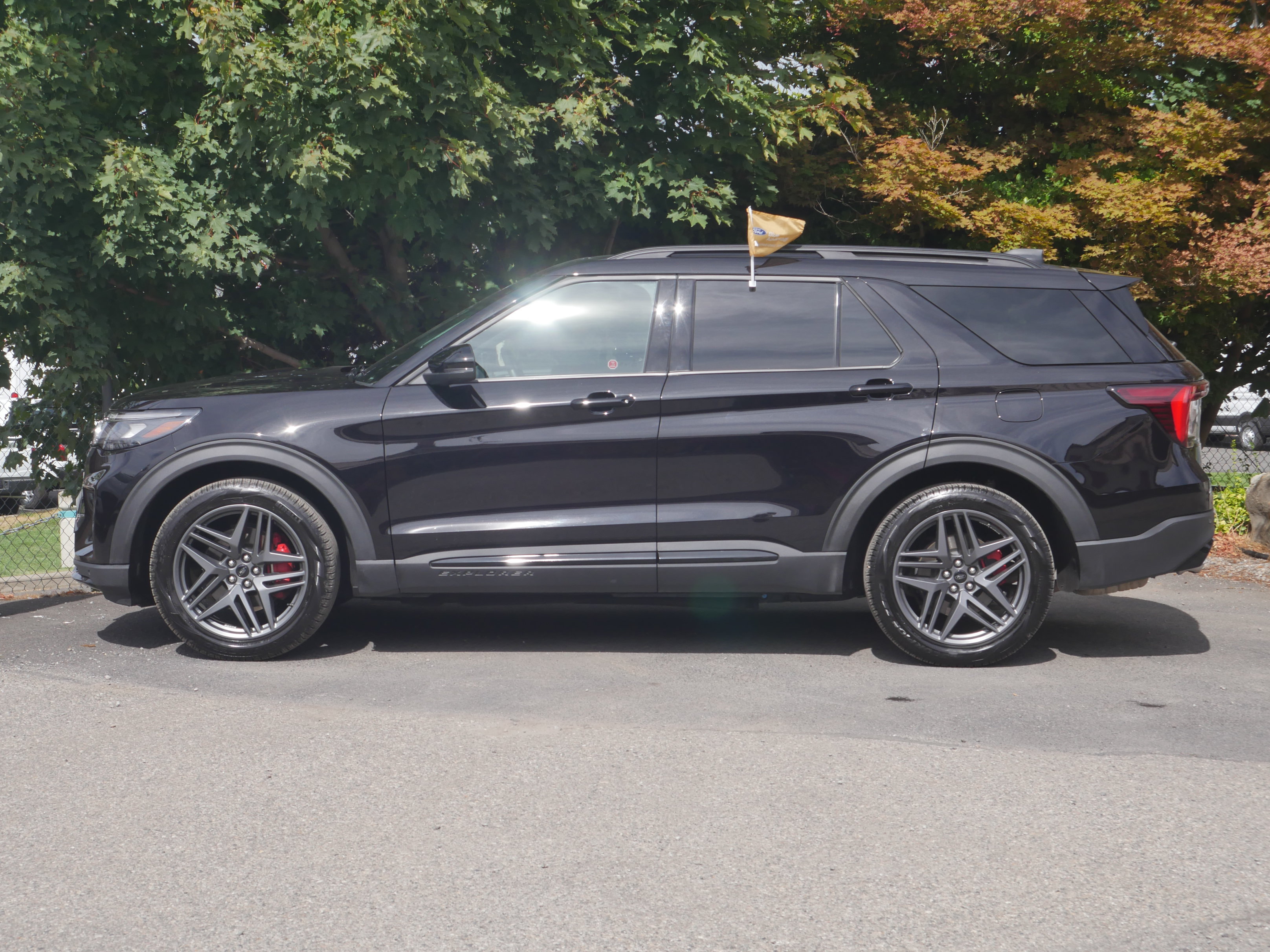Certified 2025 Ford Explorer ST AWD/4WD image 14