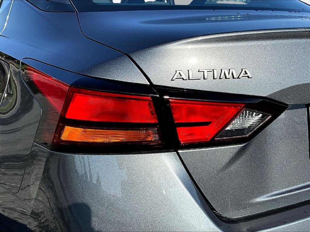 Used 2025 Nissan Altima 2.5 SV FWD image 26