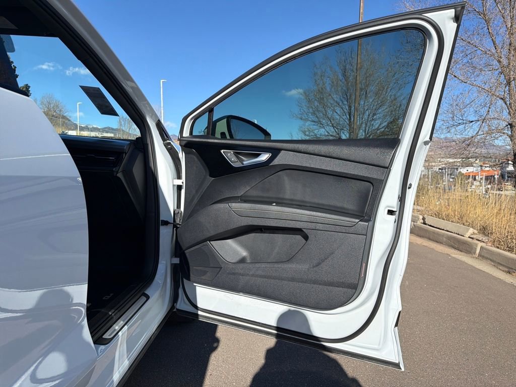 Used 2022 Audi Q4 e-tron Prestige image 30