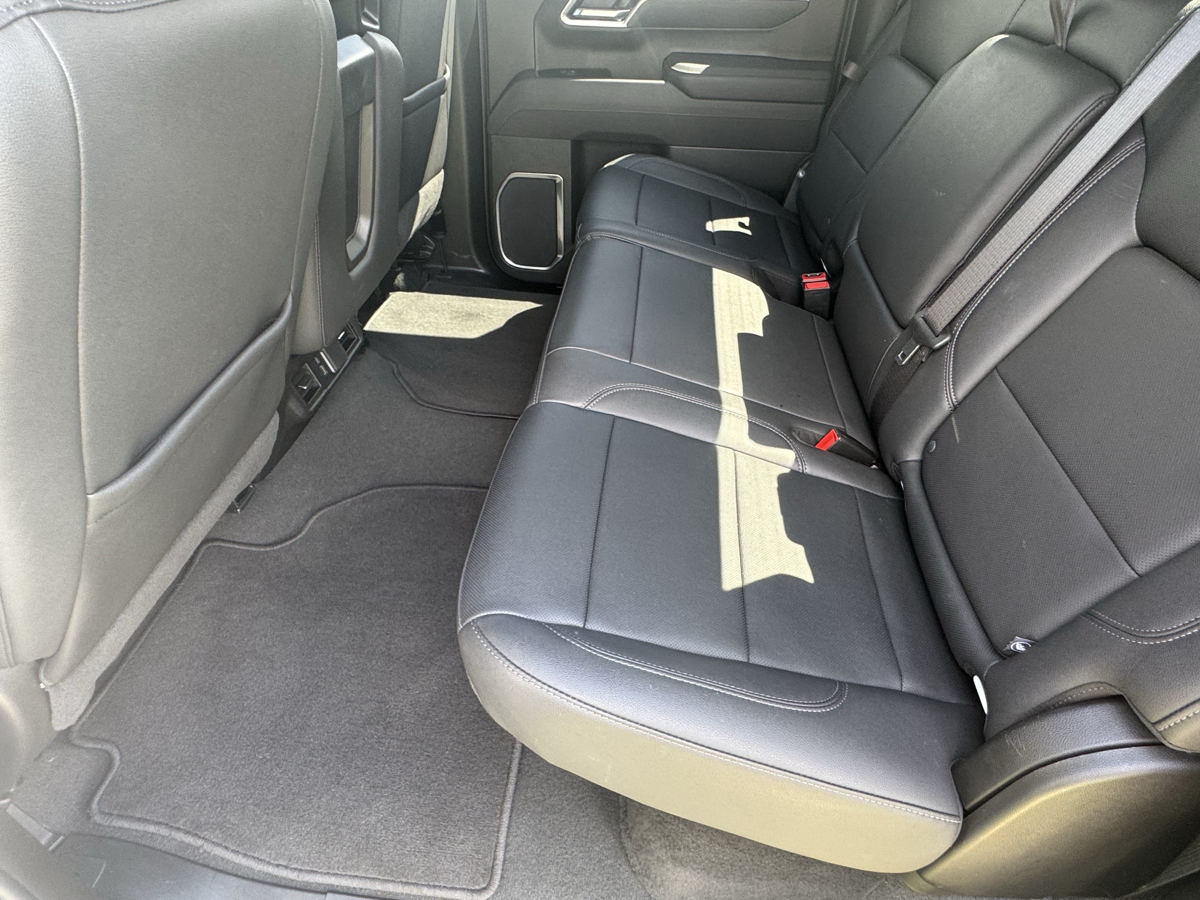 Used 2025 GMC Sierra 1500 SLT AWD/4WD image 21