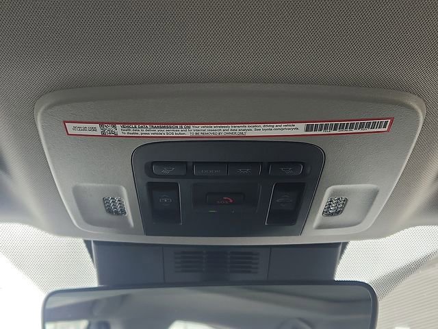 Used 2025 Toyota Camry XLE AWD/4WD image 19