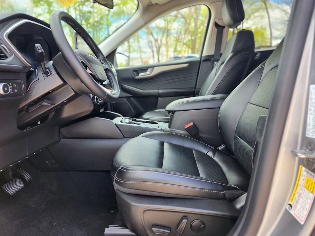 Certified 2022 Ford Escape SEL w/ Technology Package AWD/4WD image 18