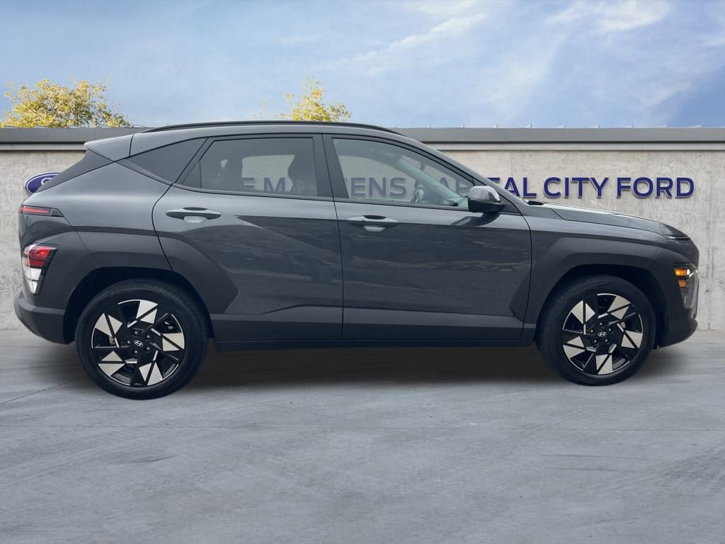 Used 2025 Hyundai Kona SEL image 6
