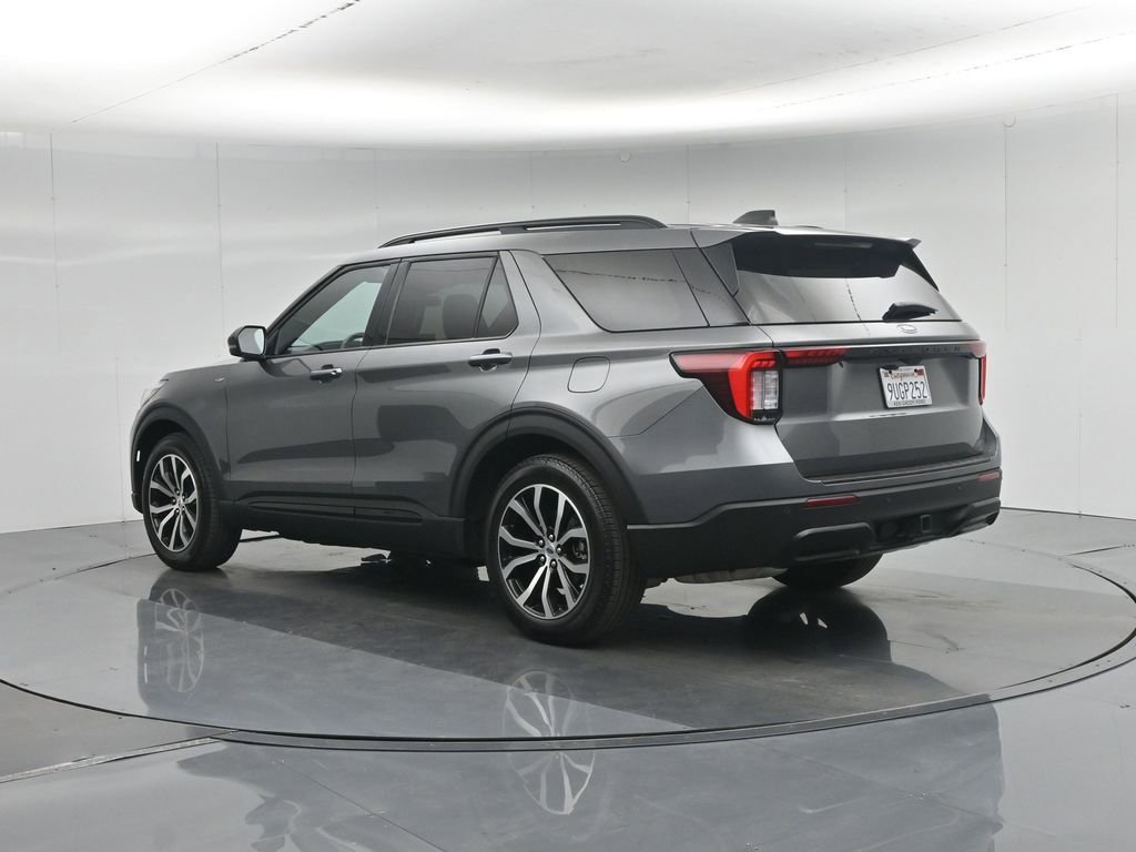 Certified 2025 Ford Explorer ST-Line RWD image 7