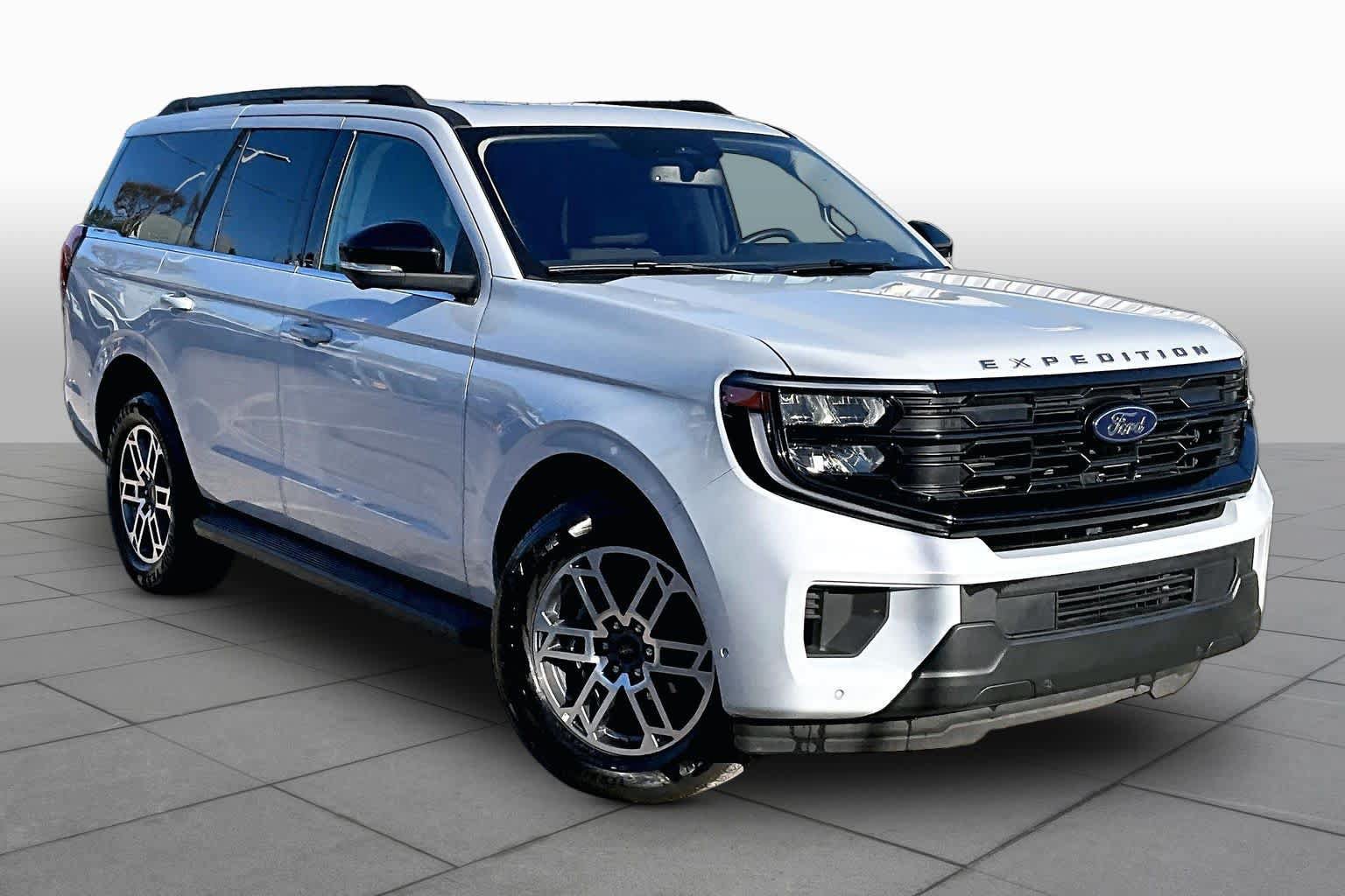 Certified 2025 Ford Expedition Active RWD image 3