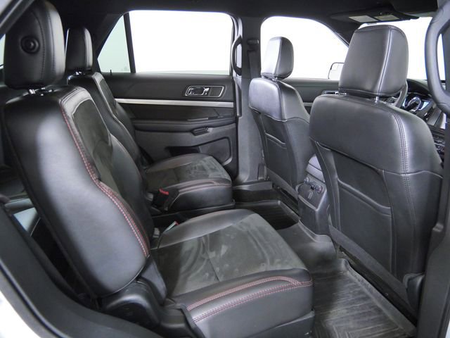 Certified 2018 Ford Explorer XLT w/ Equipment Group 202A AWD/4WD image 15