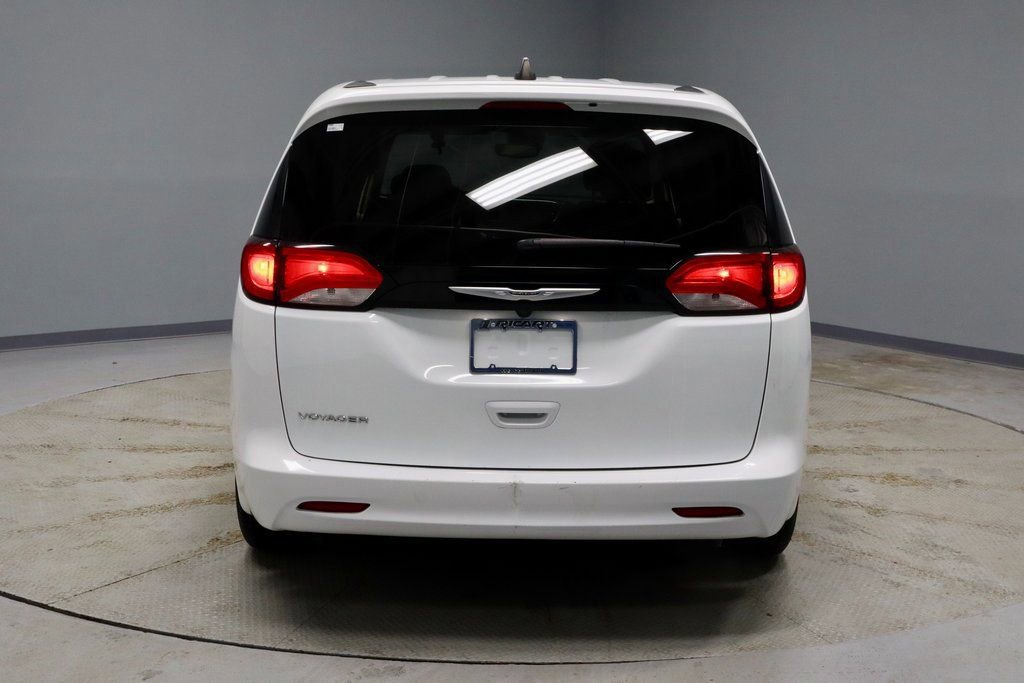 Used 2023 Chrysler Voyager LX image 4