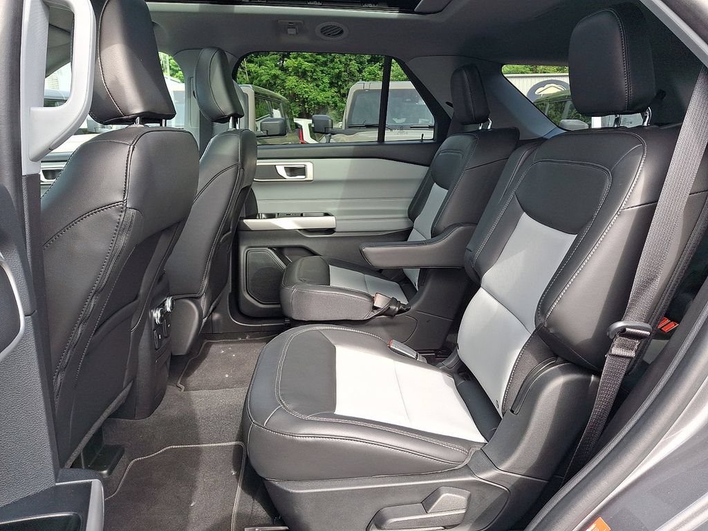 Certified 2022 Ford Explorer XLT w/ Equipment Group 202A AWD/4WD image 10