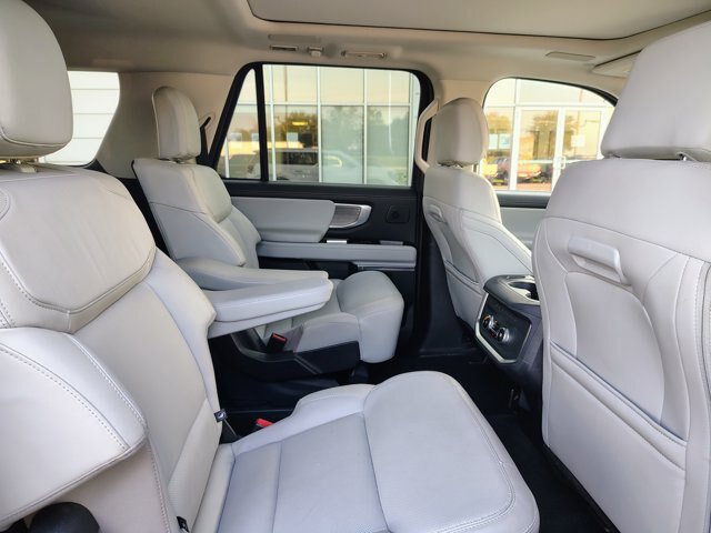 Certified 2025 Ford Expedition Max Platinum w/ Driver's Package AWD/4WD image 16