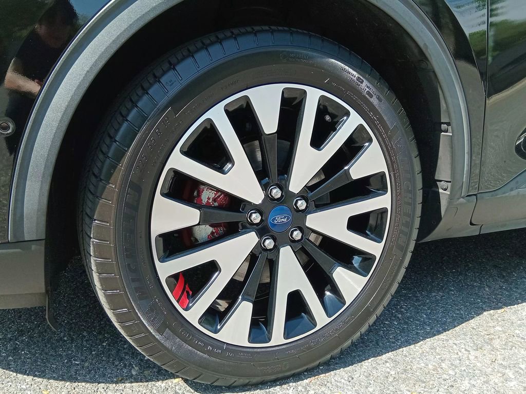 Certified 2020 Ford Escape Titanium w/ Titanium Premium Package 2.0 image 11