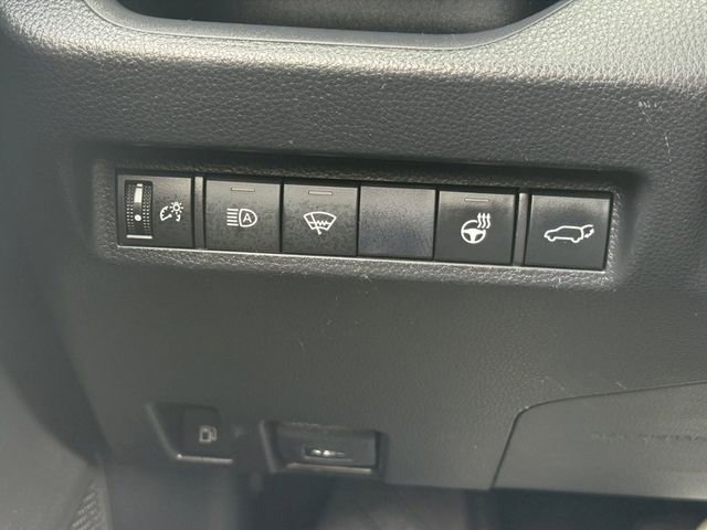 Used 2021 Toyota RAV4 SE w/ Weather & Moonroof Package AWD/4WD image 13
