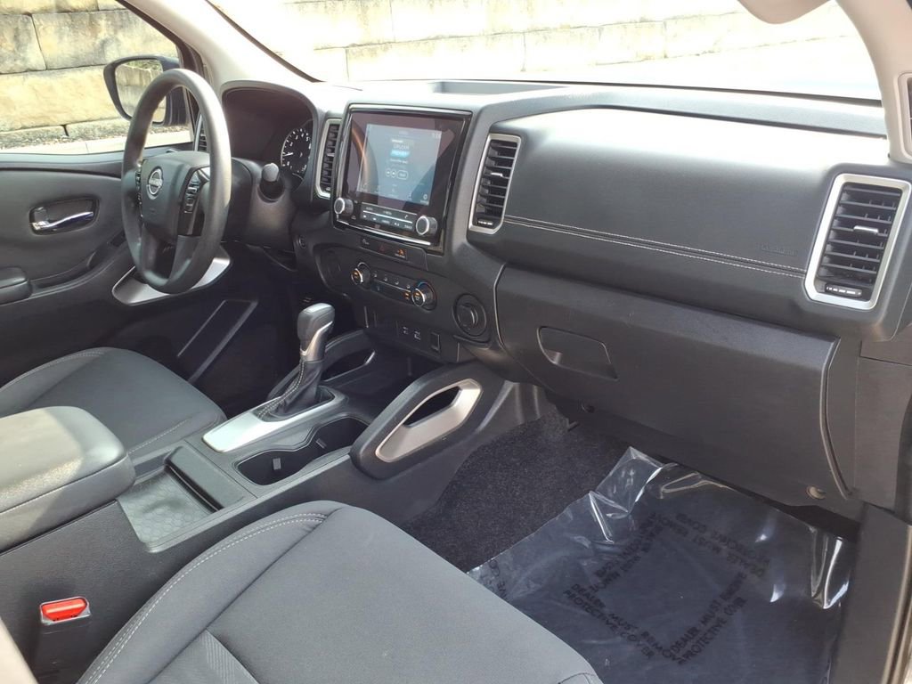 Used 2023 Nissan Frontier SV RWD image 4