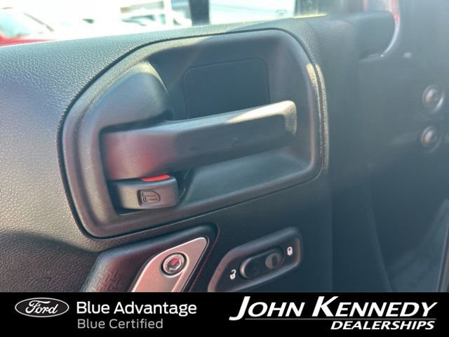 Used 2018 Jeep Wrangler Unlimited Rubicon w/ Connectivity Group AWD/4WD image 18