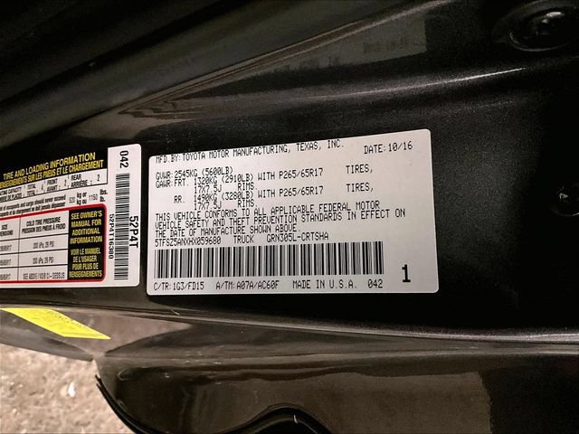 Used 2017 Toyota Tacoma TRD Sport AWD/4WD image 33