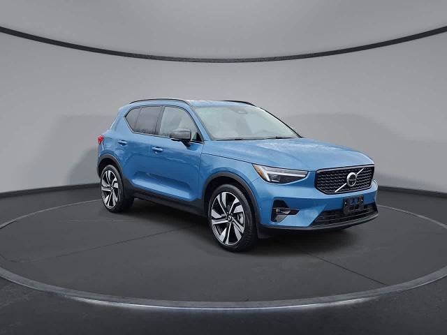 Used 2025 Volvo XC40 B5 Ultra w/ Climate Package AWD/4WD image 2