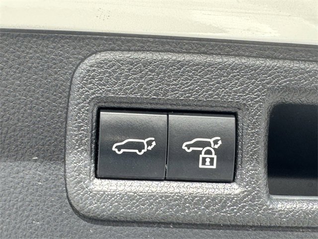 Used 2022 Toyota Venza LE image 31