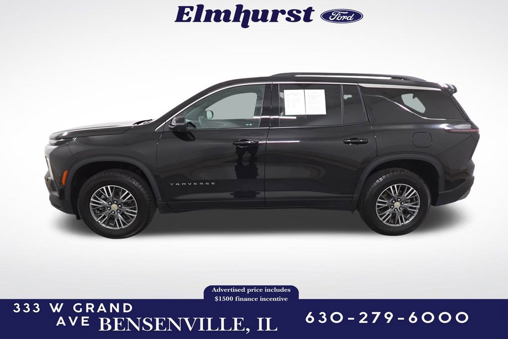 Used 2024 Chevrolet Traverse LT image 2