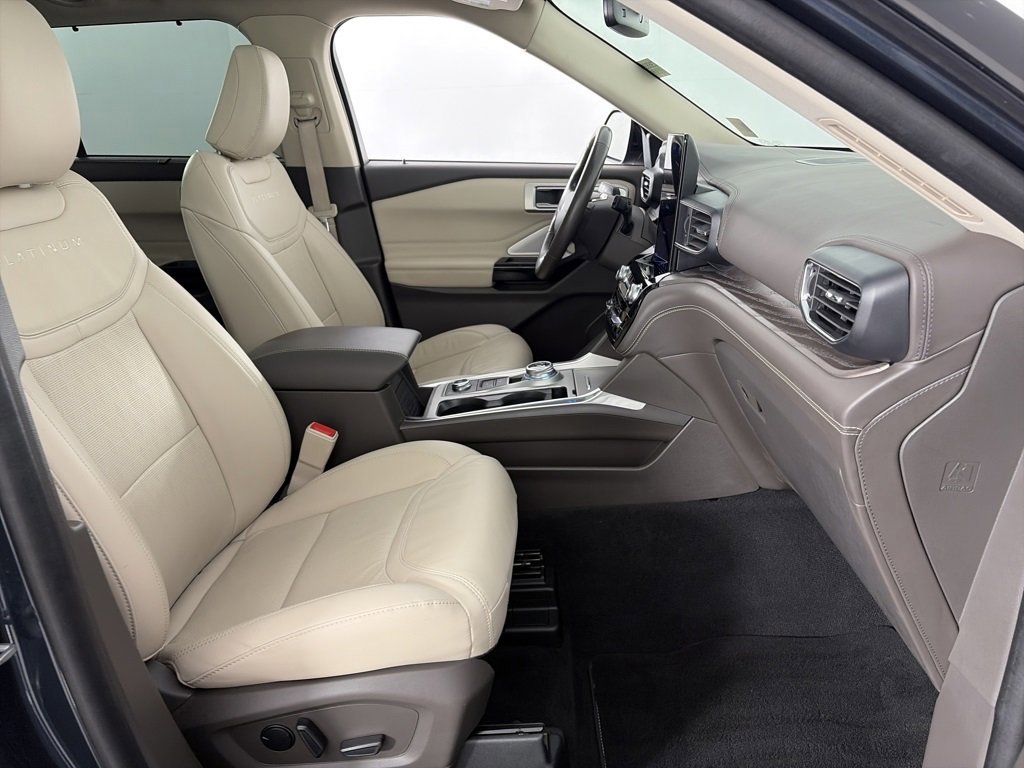 Certified 2022 Ford Explorer Platinum w/ Equipment Group 601A image 32