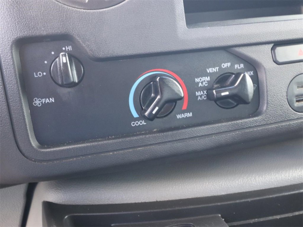 Certified 2022 Ford E-450 and Econoline 450 Super Duty w/ Power Windows & Locks Group image 18