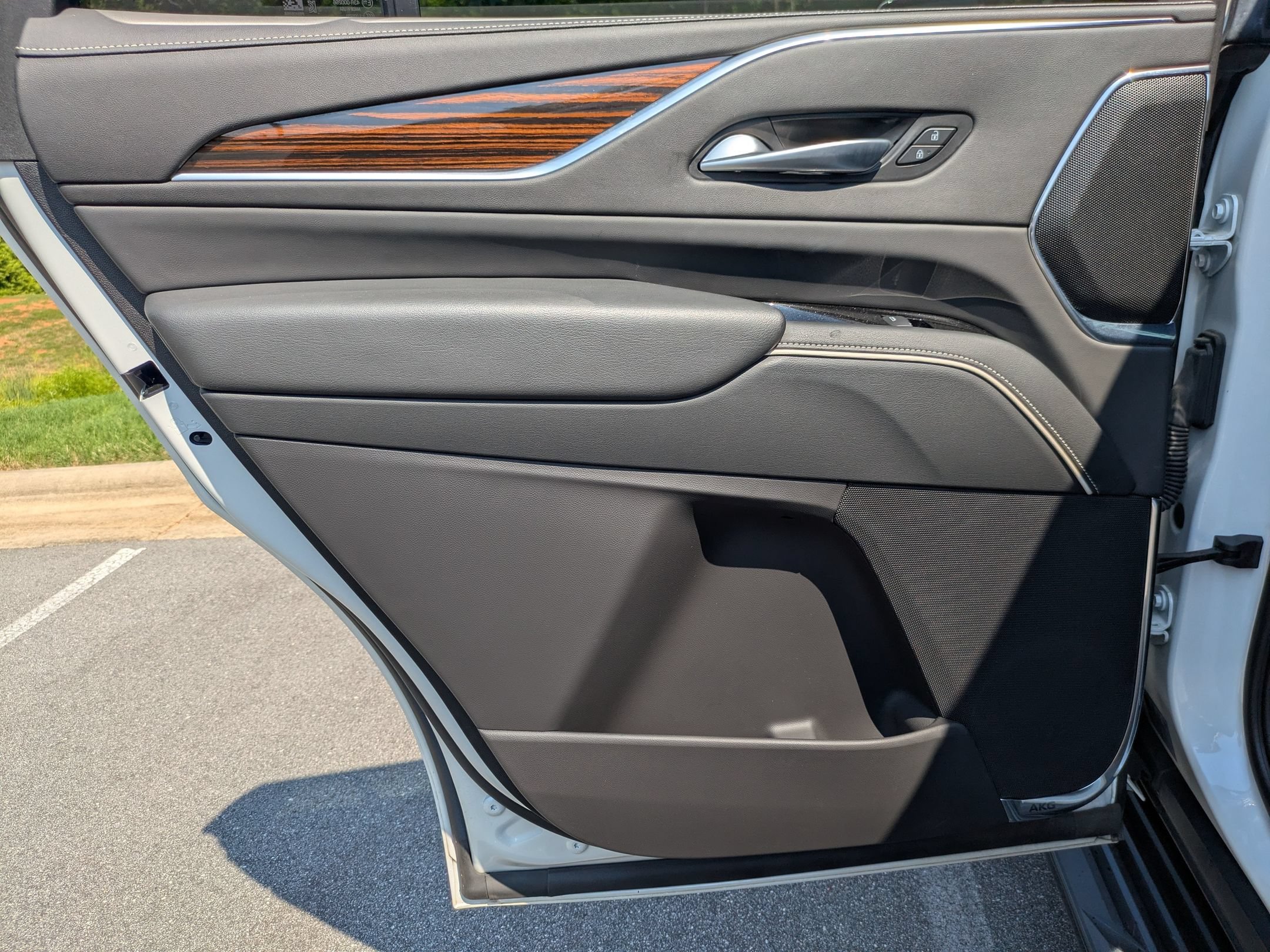 Used 2023 Cadillac Escalade Premium Luxury AWD/4WD image 29