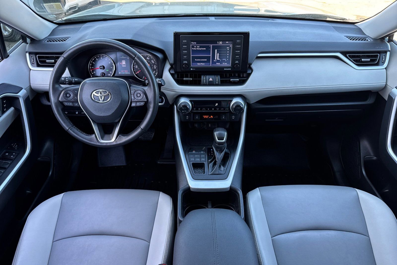 Used 2022 Toyota RAV4 XLE Premium image 14