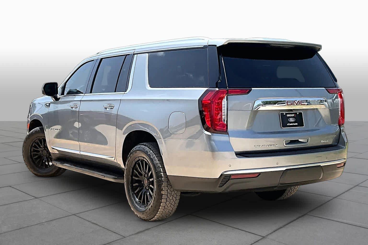 Used 2023 GMC Yukon XL SLT w/ SLT Luxury Package AWD/4WD image 6