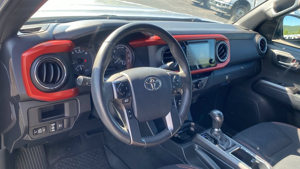 Used 2018 Toyota Tacoma TRD Sport w/ Technology Package RWD image 15