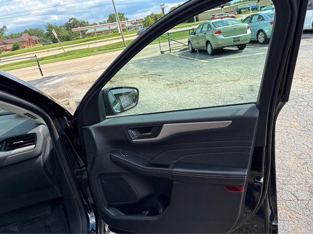 Certified 2022 Ford Escape SE w/ SE Sport Appearance Package FWD image 19