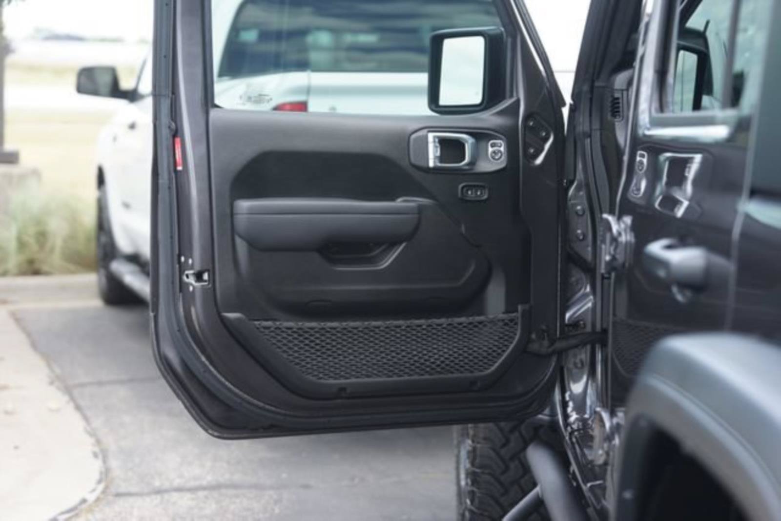 Used 2025 Jeep Wrangler Unlimited Sport AWD/4WD image 30