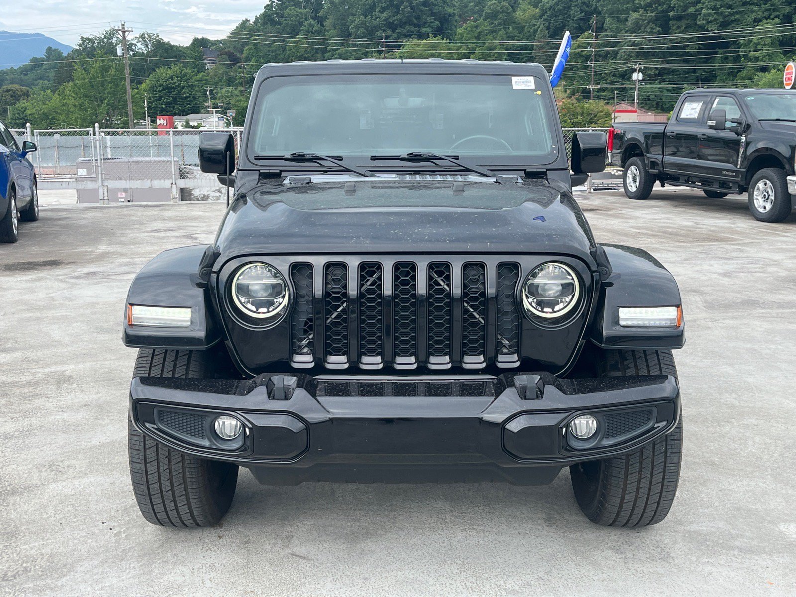 Used 2021 Jeep Gladiator Overland AWD/4WD image 6