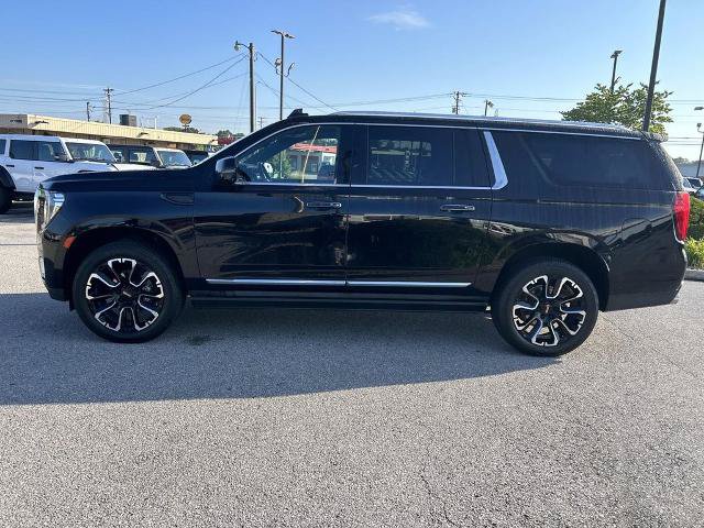 Used 2022 GMC Yukon XL Denali w/ Denali Premium Package AWD/4WD image 7