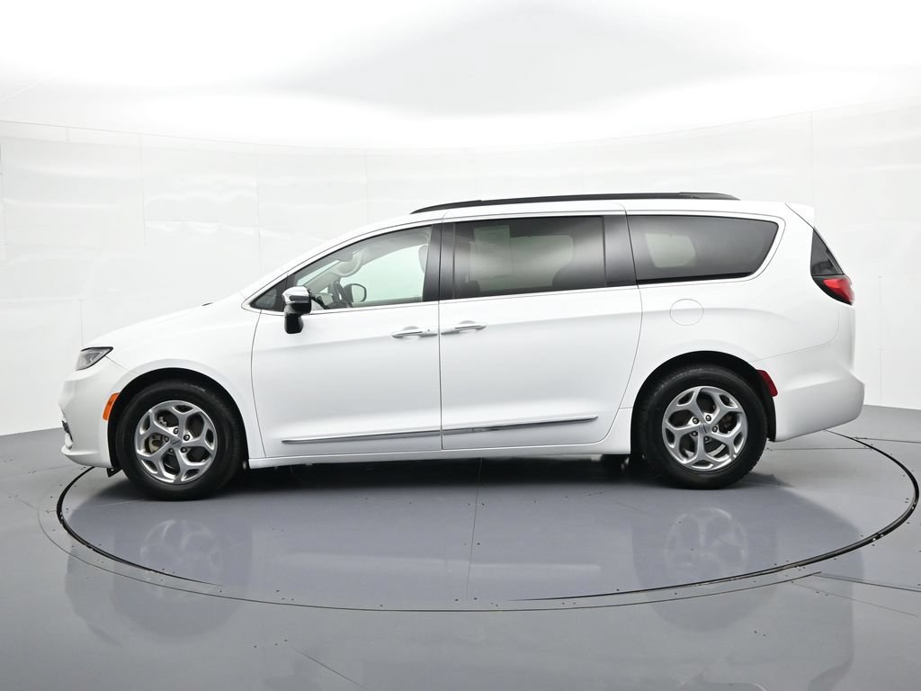 Used 2023 Chrysler Pacifica Limited FWD image 9