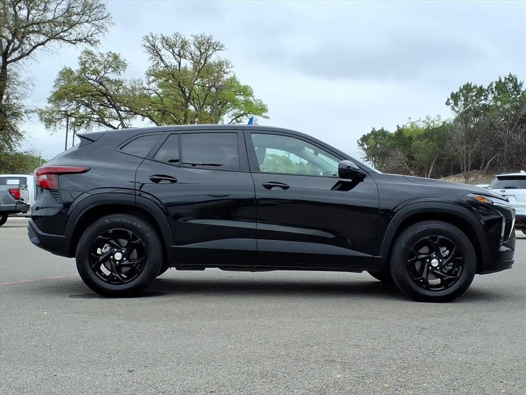 Used 2024 Chevrolet Trax LS w/ LS Convenience Package image 4