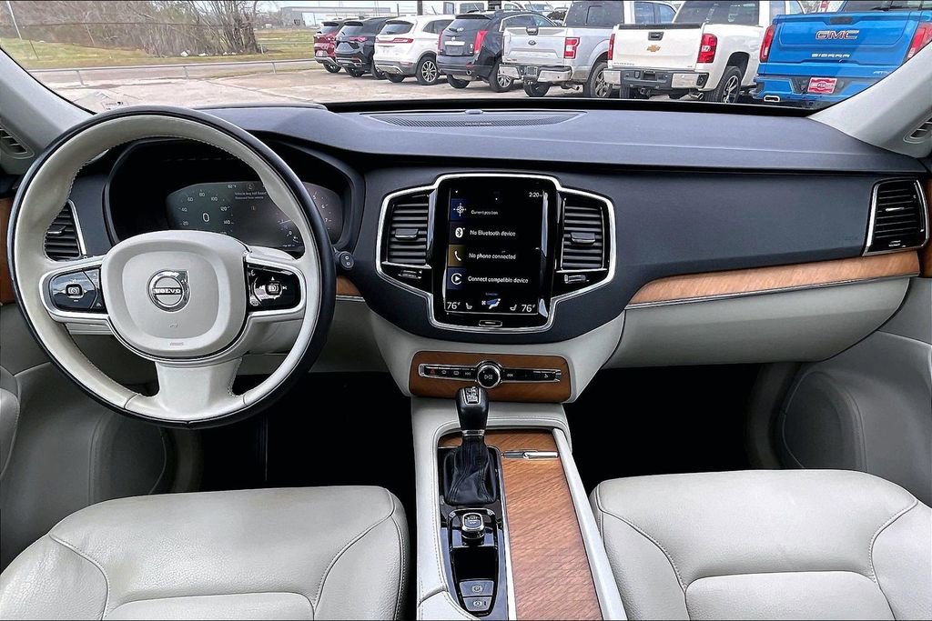 Used 2022 Volvo XC90 T6 Momentum w/ Advanced Package image 7