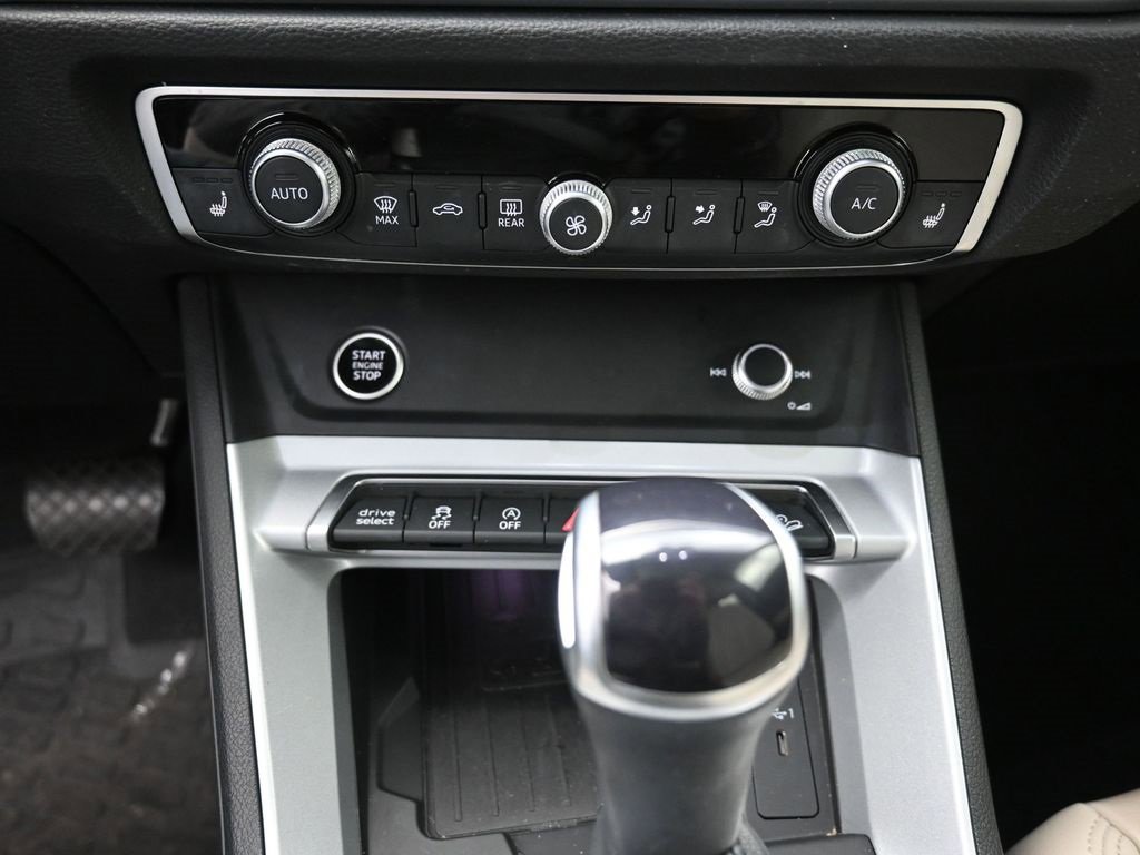 Used 2023 Audi Q3 2.0T Premium Plus w/ Premium Plus Package image 29