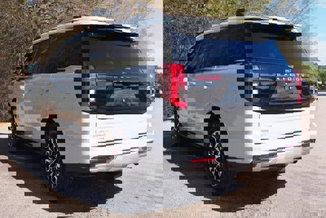 Certified 2025 Ford Expedition Platinum image 3