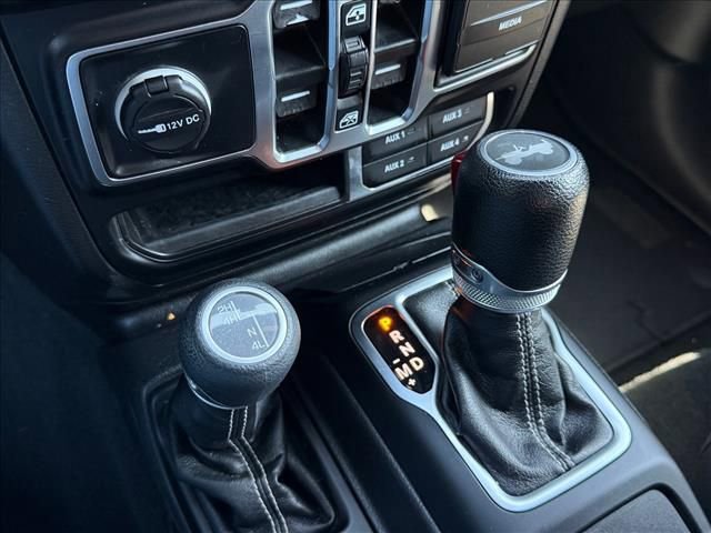Used 2023 Jeep Wrangler Unlimited Sahara w/ Cold Weather Group AWD/4WD image 17