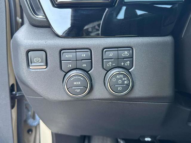 Used 2023 Chevrolet Silverado 1500 ZR2 AWD/4WD image 21