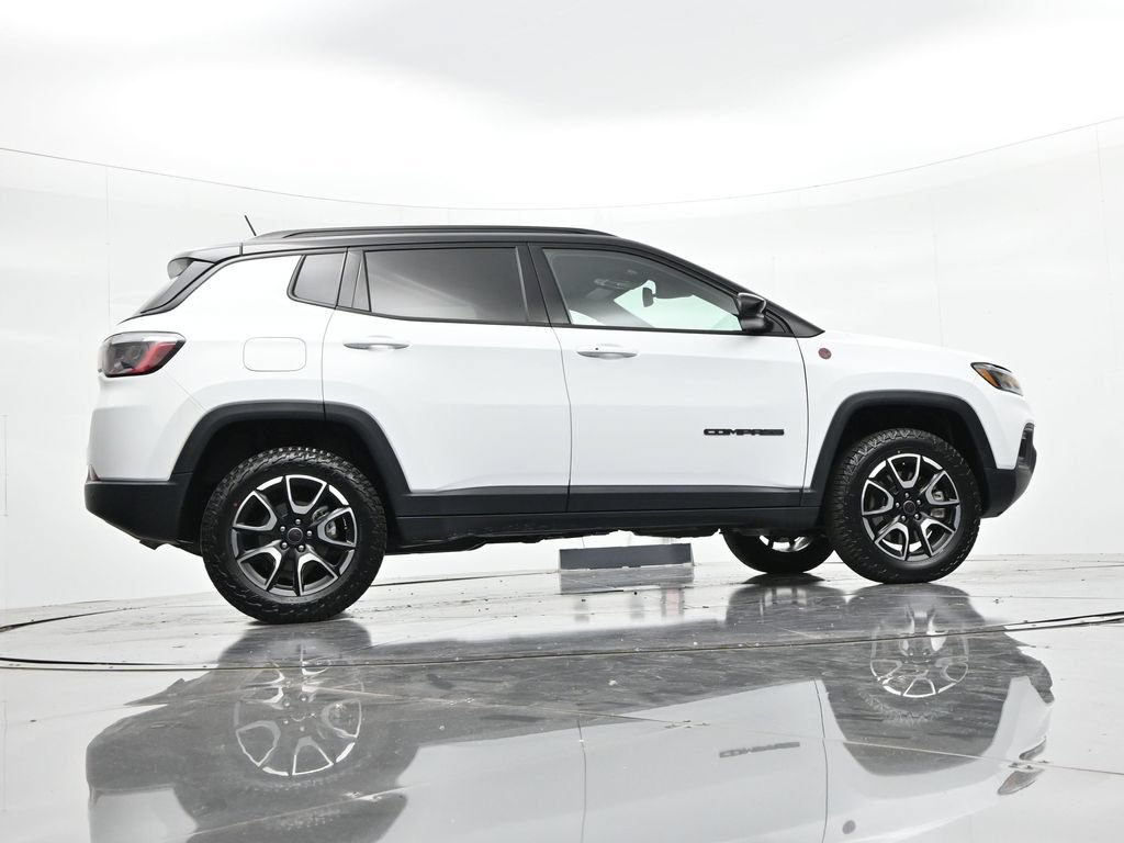 Used 2025 Jeep Compass Trailhawk AWD/4WD image 21