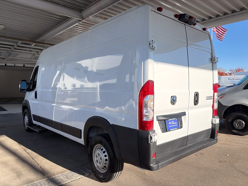 Used 2025 RAM ProMaster 2500 w/ Storage Group FWD image 4