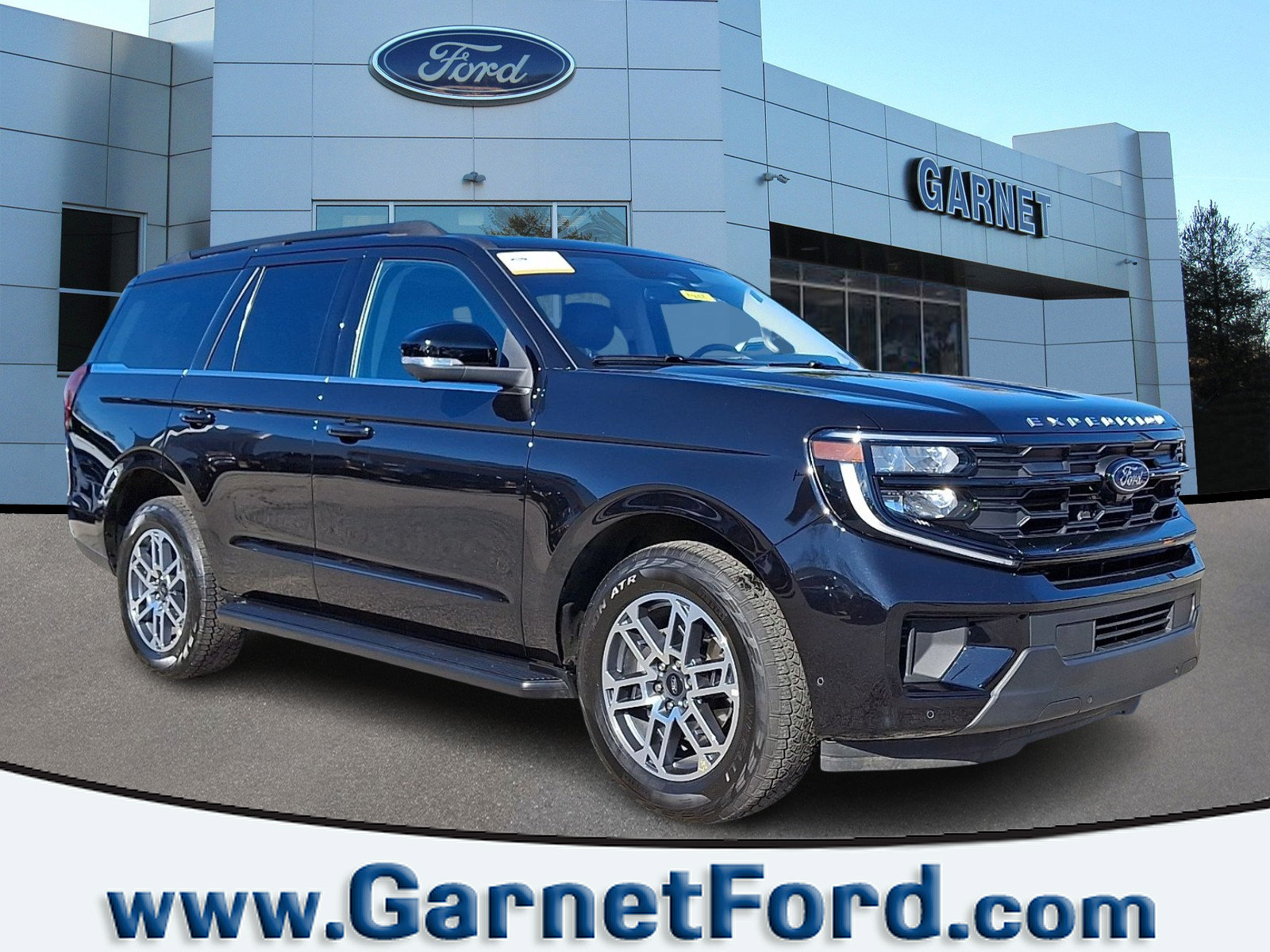 Certified 2025 Ford Expedition Active AWD/4WD image 1