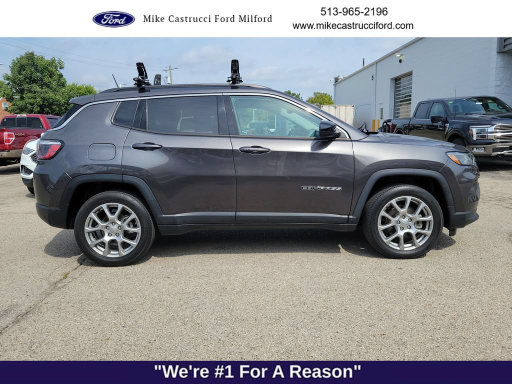 Used 2022 Jeep Compass Latitude w/ Sun and Sound Group AWD/4WD image 6
