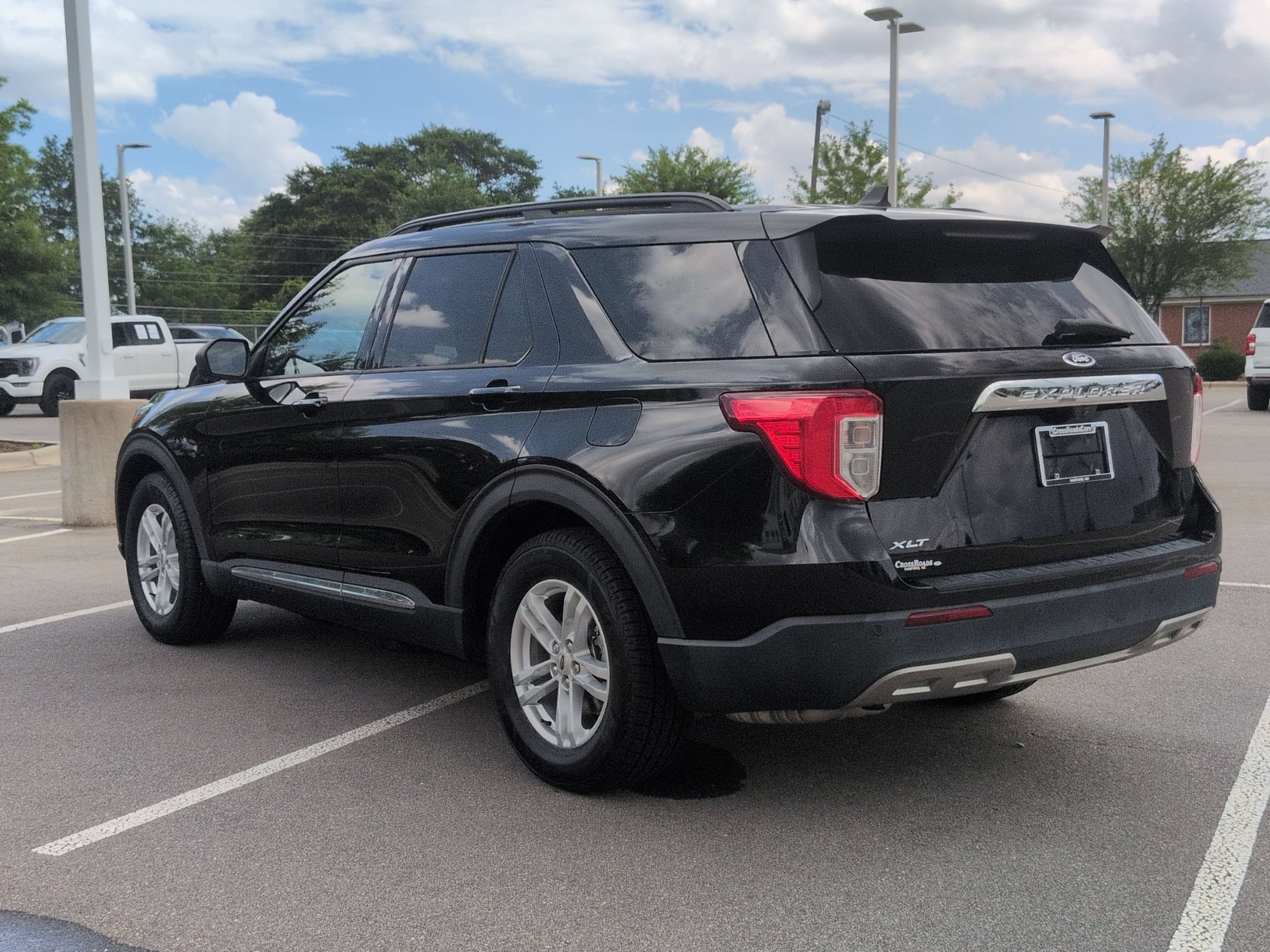 Certified 2021 Ford Explorer XLT w/ Equipment Group 202A RWD image 6