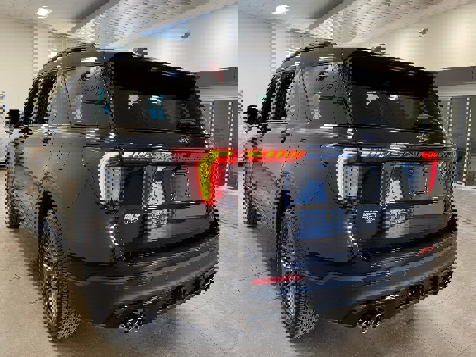 Certified 2025 Ford Explorer ST image 5