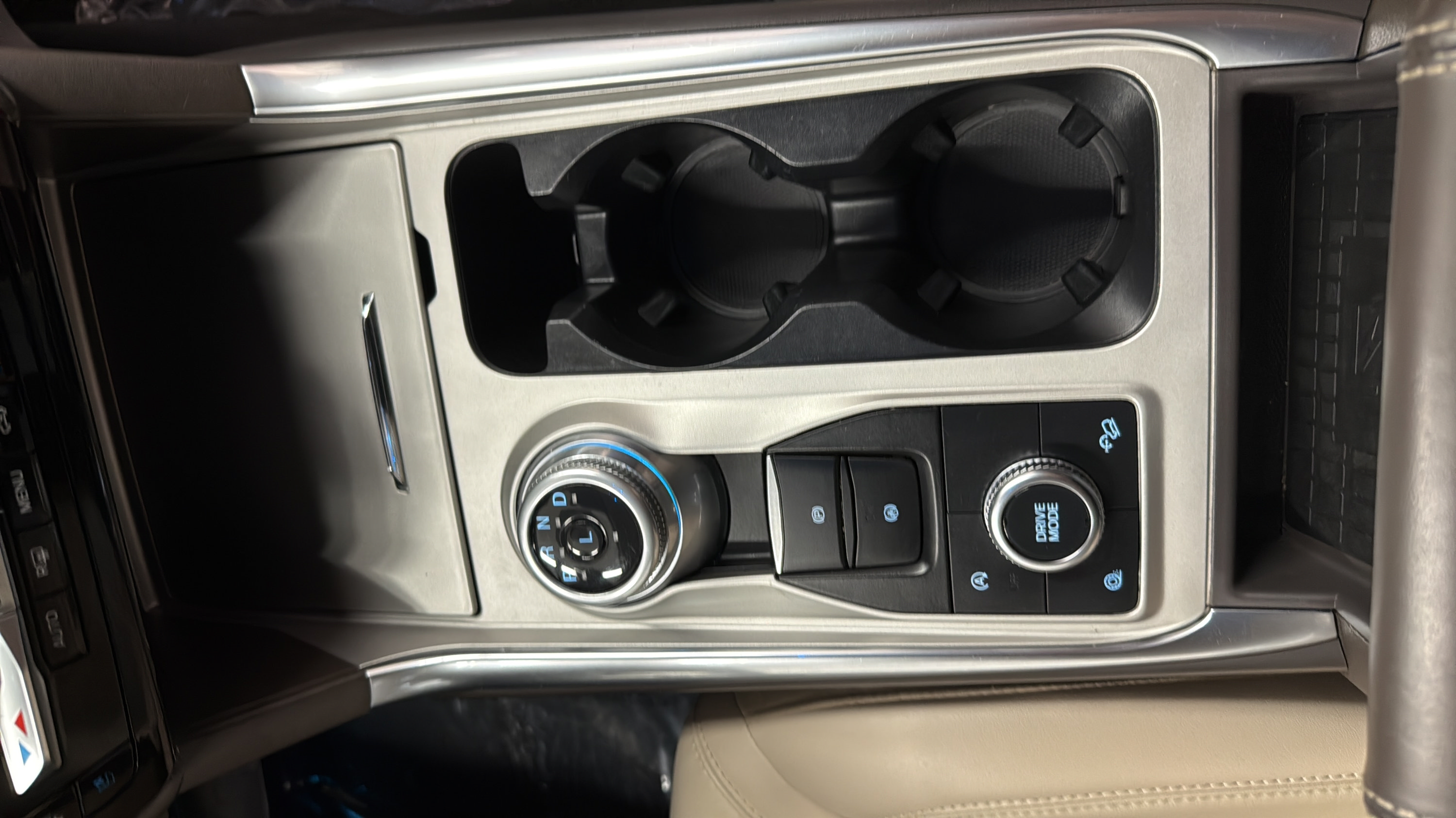 Certified 2023 Ford Explorer Platinum w/ Technology Package AWD/4WD image 18