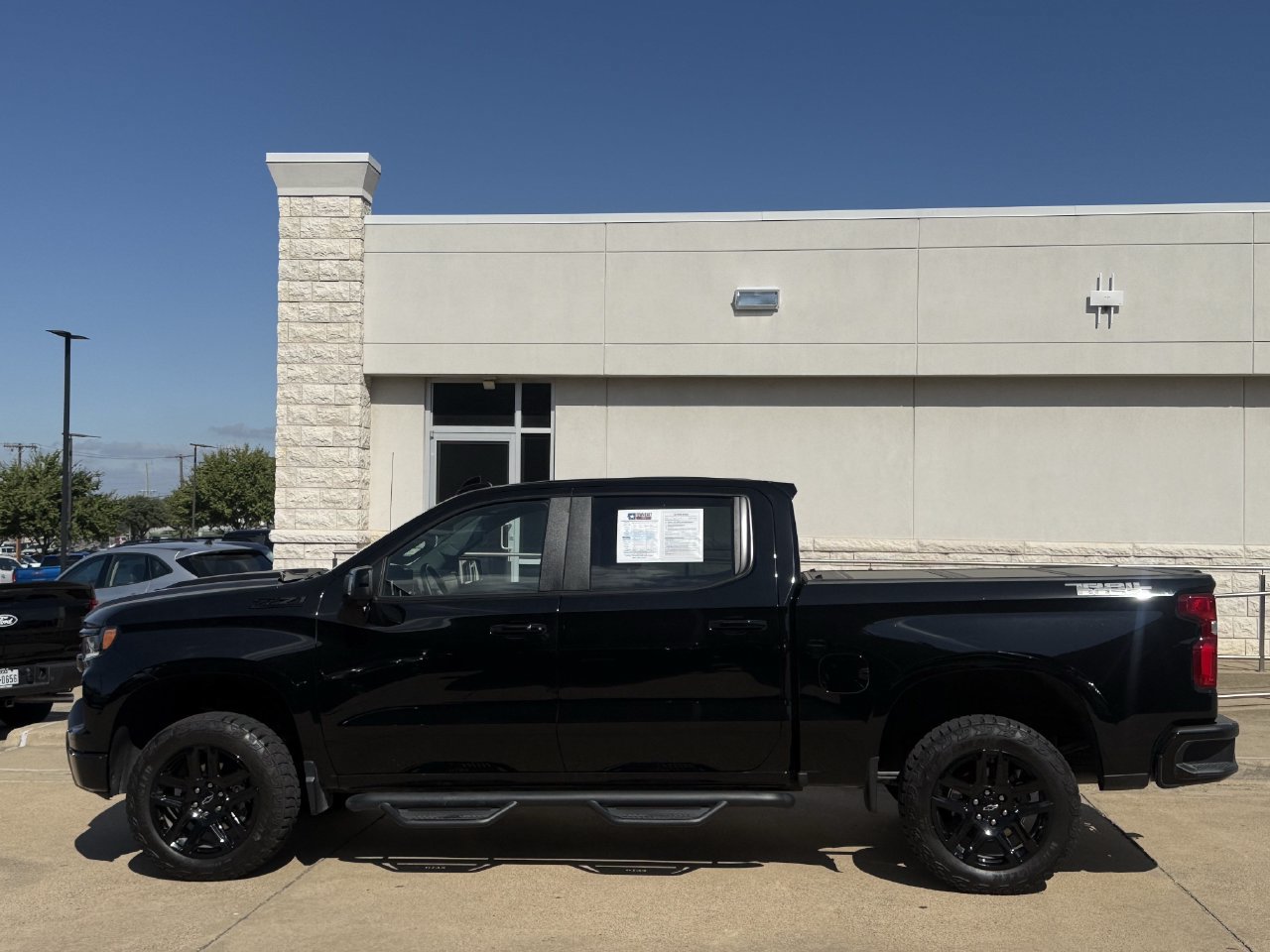 Used 2024 Chevrolet Silverado 1500 LT Trail Boss w/ LT Trail Boss Premium Package AWD/4WD image 3