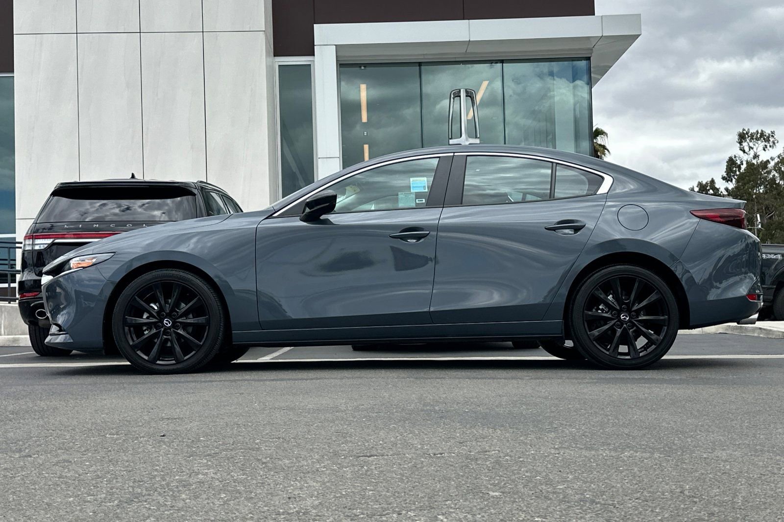 Used 2023 MAZDA MAZDA3 s FWD image 6